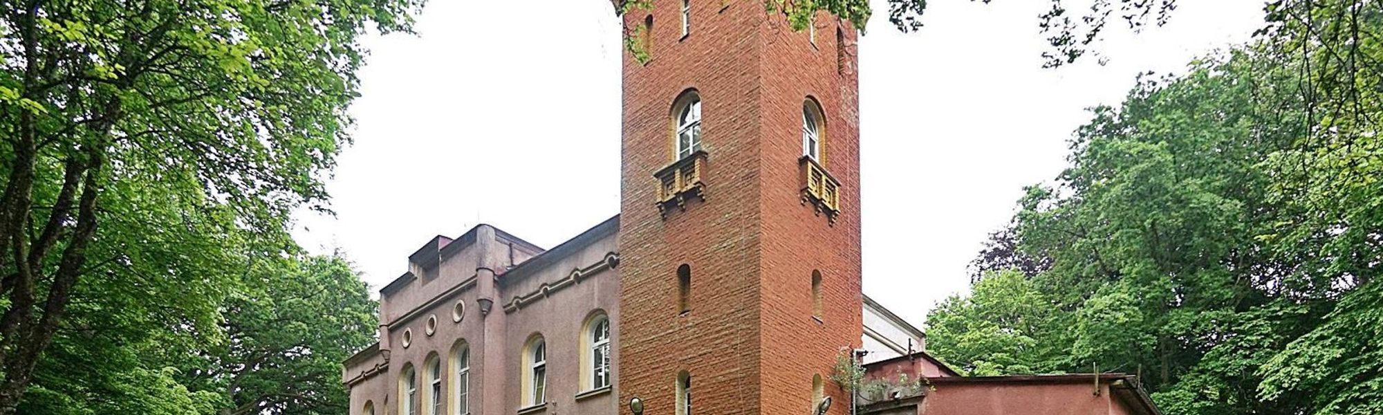 Zdjęcia Pałac koło Drawska Pomorskiego z dużym parkiem