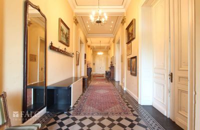 Pałac na sprzedaż Fays, Wallonie, Entrée im EG