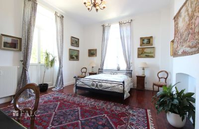 Pałac na sprzedaż Fays, Wallonie, Schlafzimmer im 1.OG des zweiten Traktes