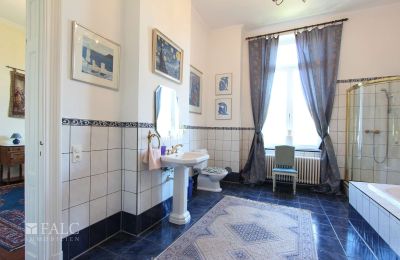 Pałac na sprzedaż Fays, Wallonie, Badezimmer im 1.OG des zweiten Traktes