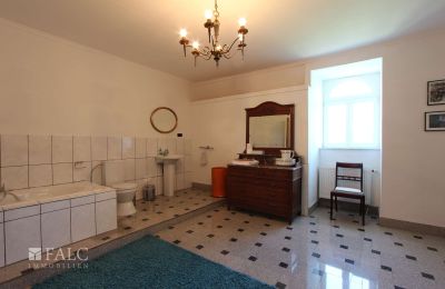 Pałac na sprzedaż Fays, Wallonie, Badezimmer im 2.OG