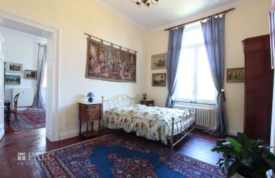 Pałac na sprzedaż Fays, Wallonie, Zweites Schlafzimmer im 1.OG des zweiten Traktes