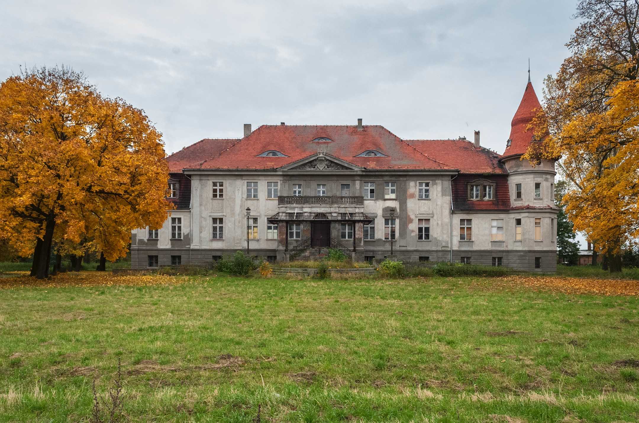 Zdjęcia Pałac w Karczewie na sprzedaż