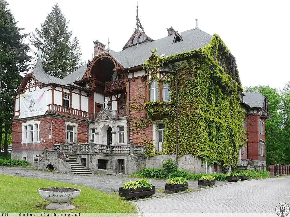 Zdjęcia Bajkowy Palacyk w Kudowie-Zdroju na sprzedaż, Dolnośląskie