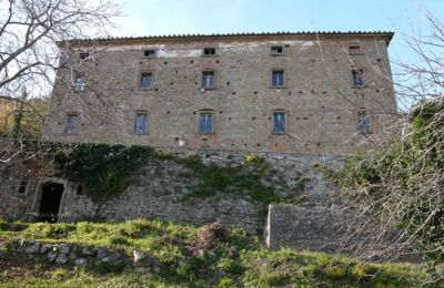 Pałac na sprzedaż San Leo Bastia, Palazzo Vaiano, Umbria:  Widok z tyłu