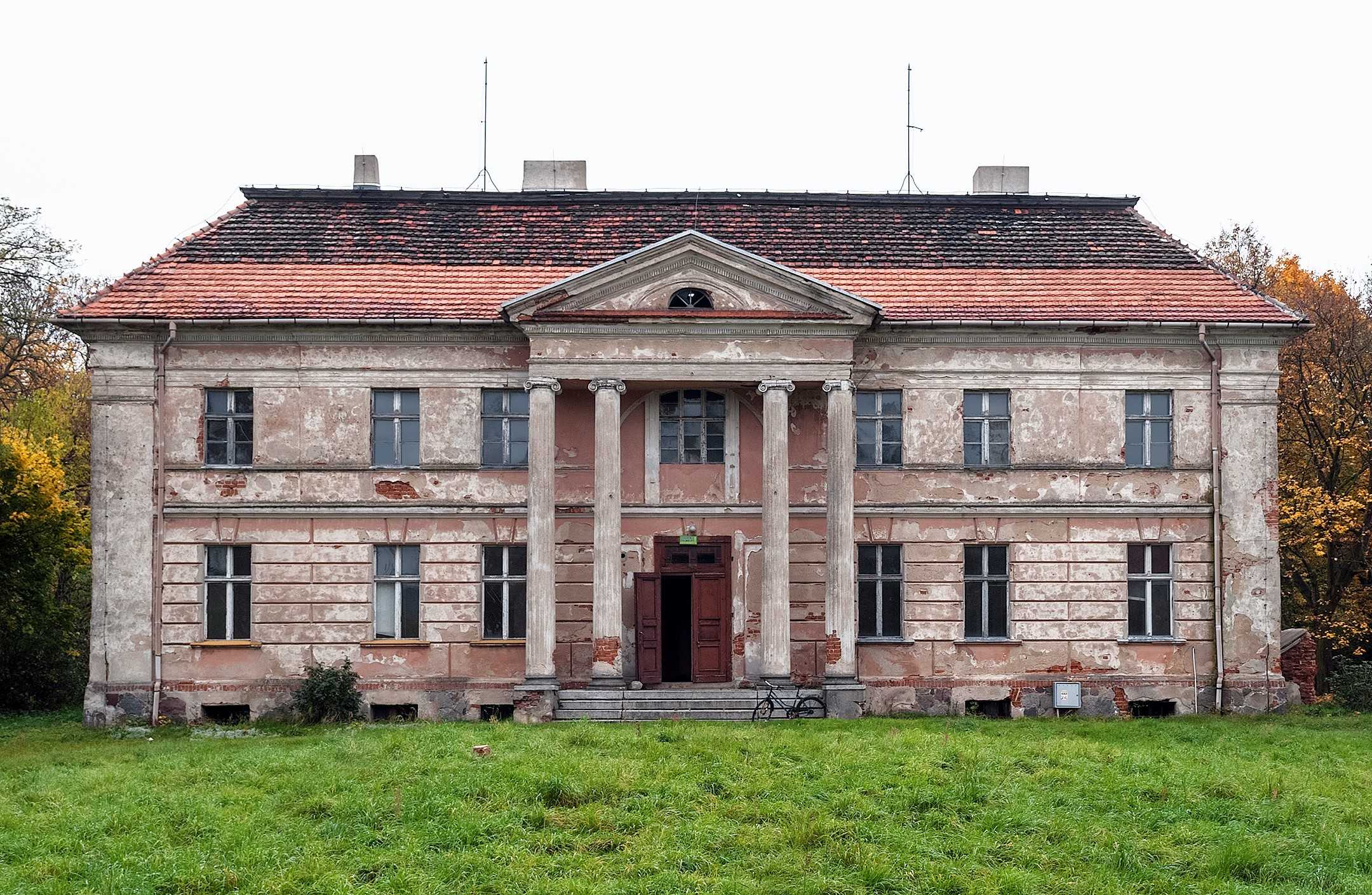 Zdjęcia Piękny pałac w Granówku na sprzedaż