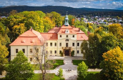 Pałac na sprzedaż Mirošov, Zámek Mirošov, Plzeňský kraj, Widok z przodu