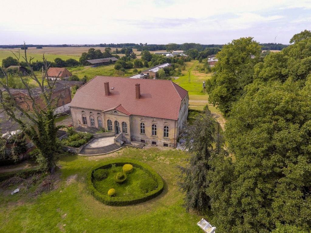 Zdjęcia Prestiżowa posiadłość z dużym parkiem, stawami i zabytkowymi drzewami, 210 000 m²