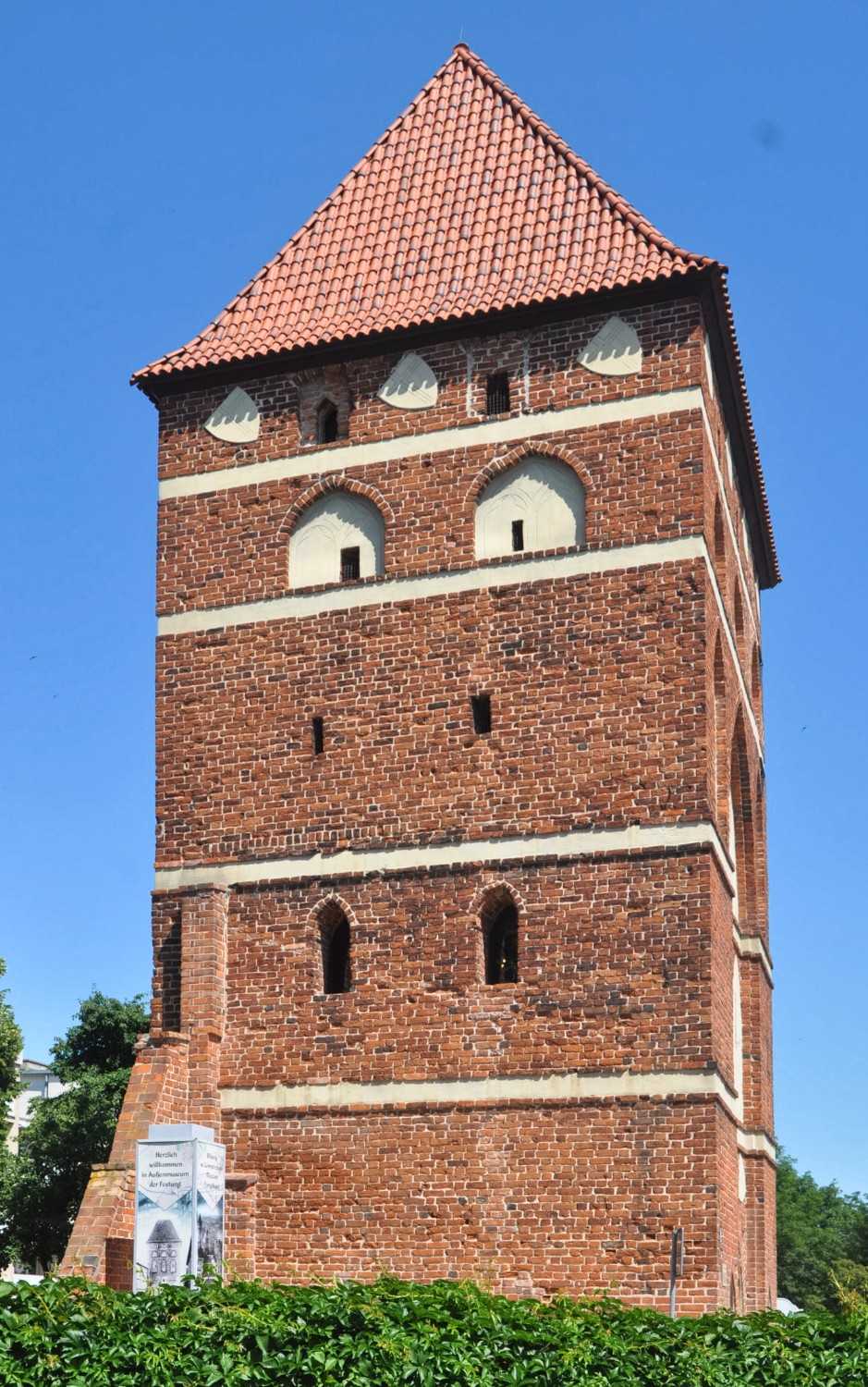 Zdjęcia Zabytkowa wieża na starym mieście w Malborku