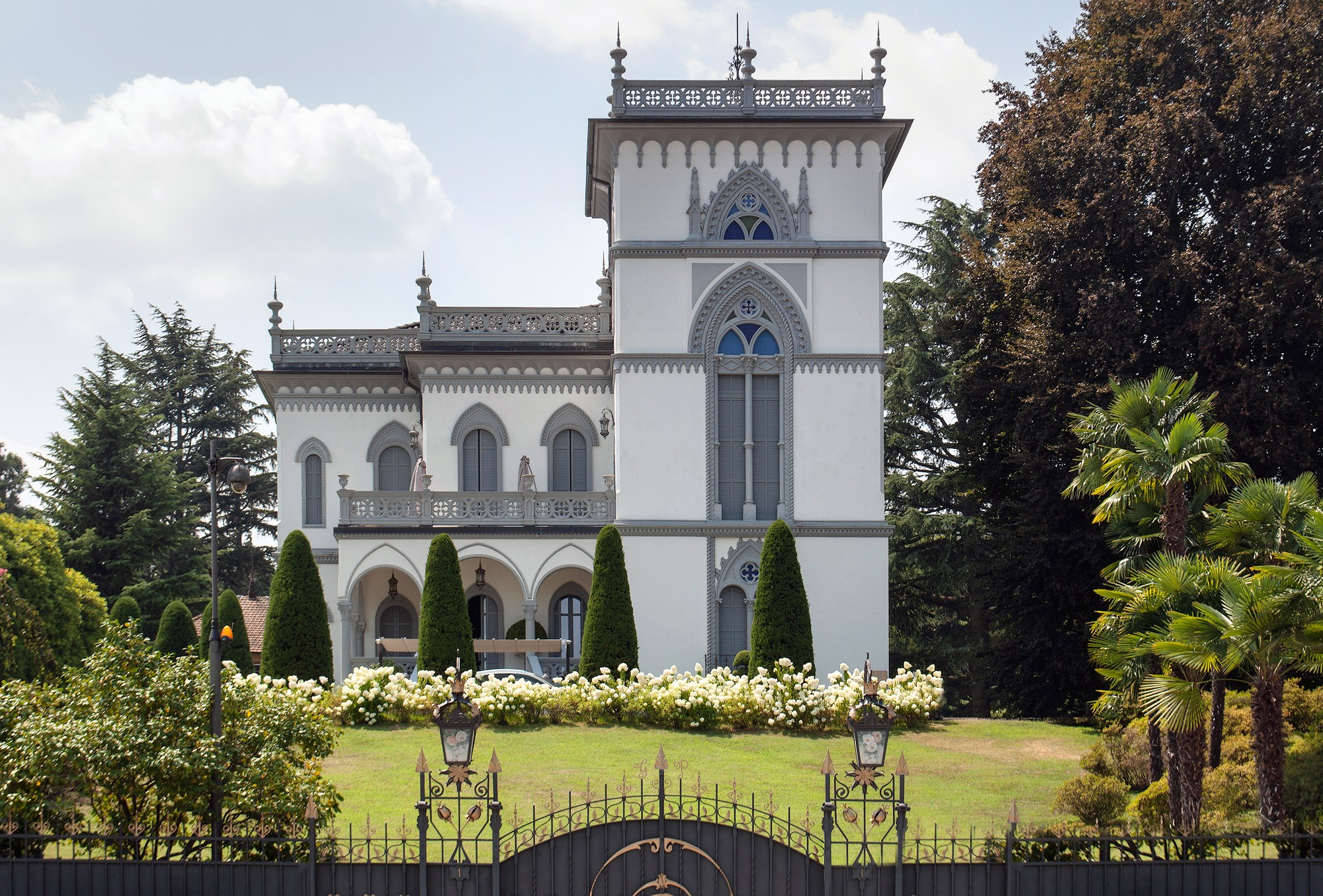 Zdjęcia Ekskluzywna rezydencja z widokiem na jezioro Maggiore w Lesa