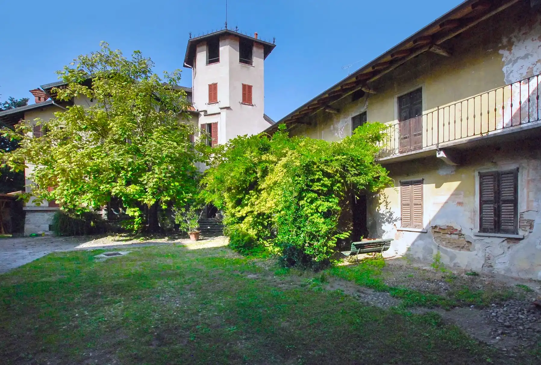 Zdjęcia Pałacyk na południe od jeziora Maggiore, Golasecca, Piemont