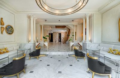 Zabytkowa willa na sprzedaż İstanbul, Tom Tom, Nur-i Ziya Sokak, Hala wejściowa