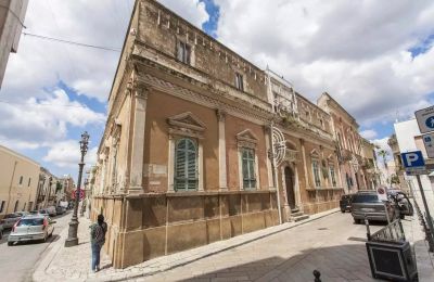 Zabytkowa willa na sprzedaż Latiano, Apulia:  Widok z boku