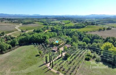 Dom na wsi na sprzedaż Chianciano Terme, Toskania:  RIF 3061 Blick auf Anwesen