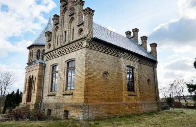 Zabytkowa willa na sprzedaż Chmielniki, Kujawsko-pomorskie, widok z boku