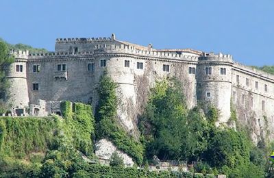 Zamek na sprzedaż Abruzja, Widok zewnętrzny