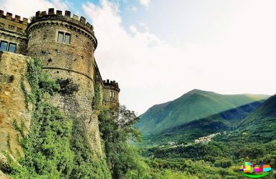 Zamek na sprzedaż Abruzja:  