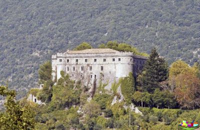 Zamek na sprzedaż Abruzja:  Widok z zewnątrz