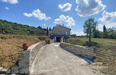 Dom na wsi na sprzedaż Cortona, Toskania:  RIF 3085 Zufahrt Garage