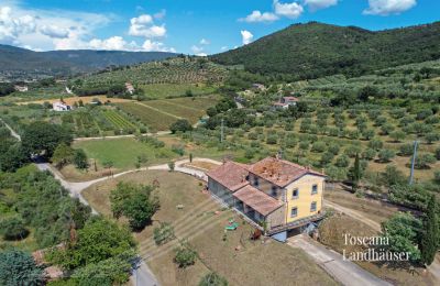 Dom na wsi na sprzedaż Cortona, Toskania:  RIF 3085 Landhaus und Zufahrt Garage