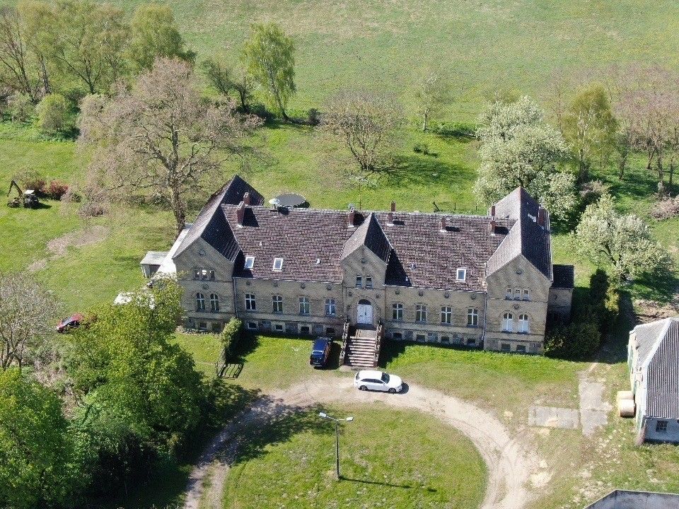 Zdjęcia Pałac z działką na sprzedaż w Niemczech, w pobliżu Morza Bałtyckiego