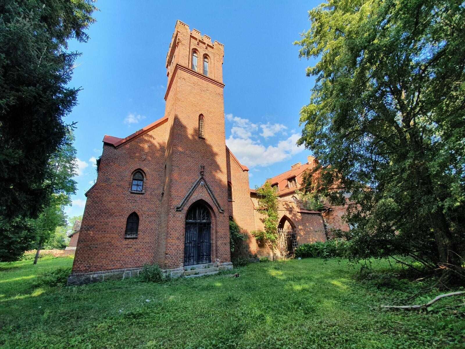Zdjęcia Kościółek wraz z zabudową z zamkową - OPALENIEC (Flammberg)