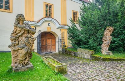 Zamek Třebotov, Kraj środkowoczeski