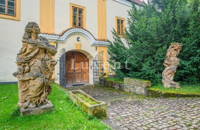 Nieruchomości, Wyjątkowa nieruchomość w pobliżu Pragi: Twierdza w Třebotovie