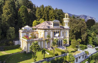 Nieruchomości, Luksusowe mieszkanie w dużej willi nad jeziorem Maggiore