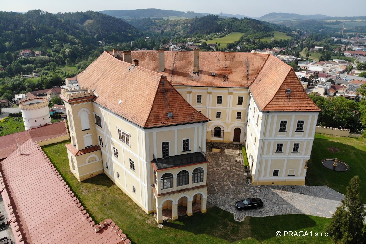 Zdjęcia Duży zamek renesansowy w Czechach