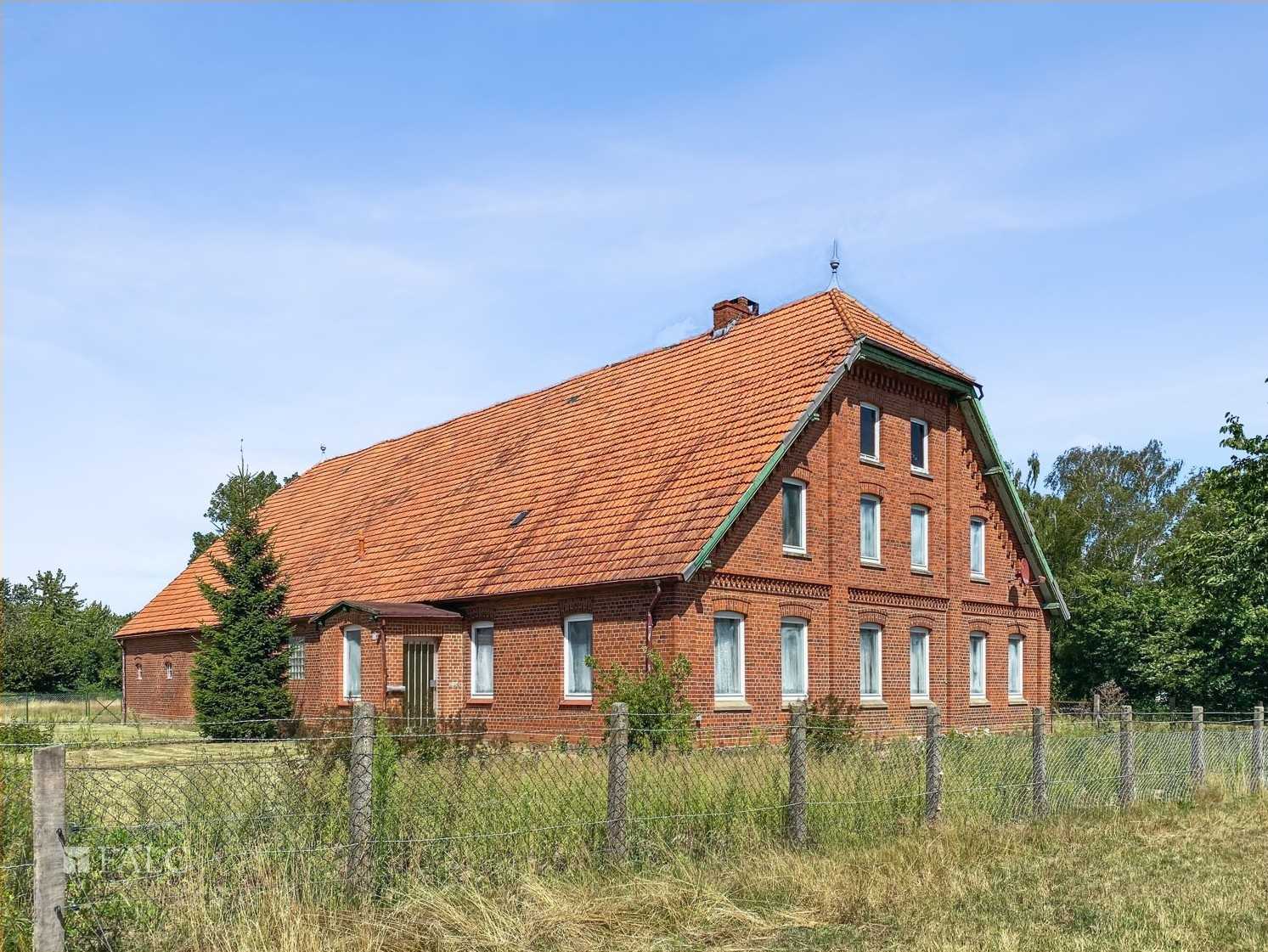 Zdjęcia Stary duży dom w Szlezwiku-Holsztynie na sprzedaż