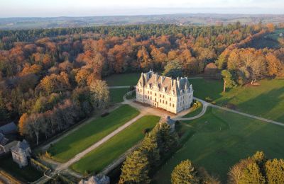 Nieruchomości, Doskonały francuski zamek w Bretanii z 30 hektarami ziemi