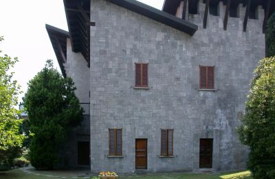 Zabytkowa willa na sprzedaż Belgirate, Piemont:  Widok z boku