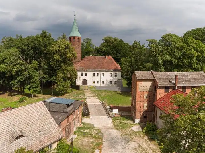 Zdjęcia Zamek w Karłowicach, gm Popielów, woj Opolskie