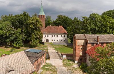 Zamek na sprzedaż Karłowice, Zamek w Karłowicach, Opolskie, Wjazd
