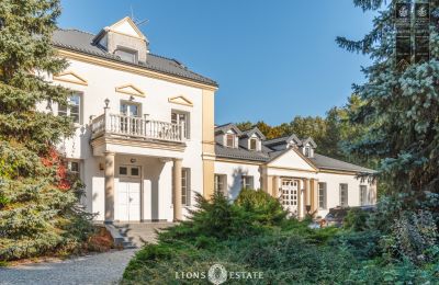 Posiadłości, Historyczny dworek - ok. 100km od Warszawy