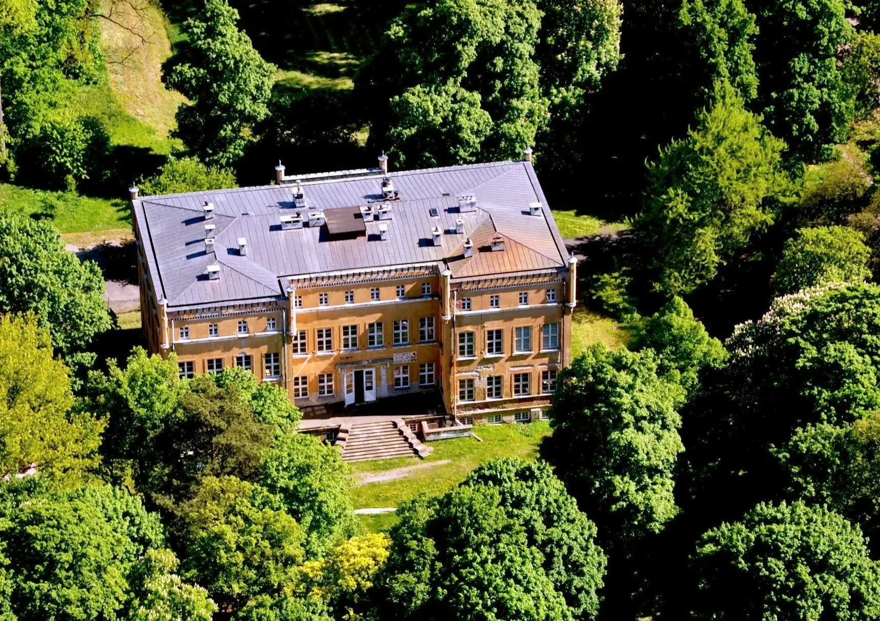 Zdjęcia Pałac w Dąbroszynie, blisko niemieckiej granicy