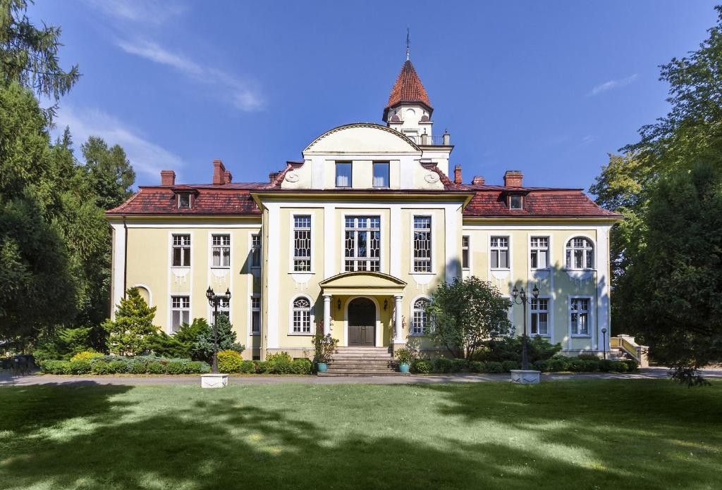 Zdjęcia Pałac Hotel ok. Częstochowy, 10 min od autostrady A1, działka 3,7ha