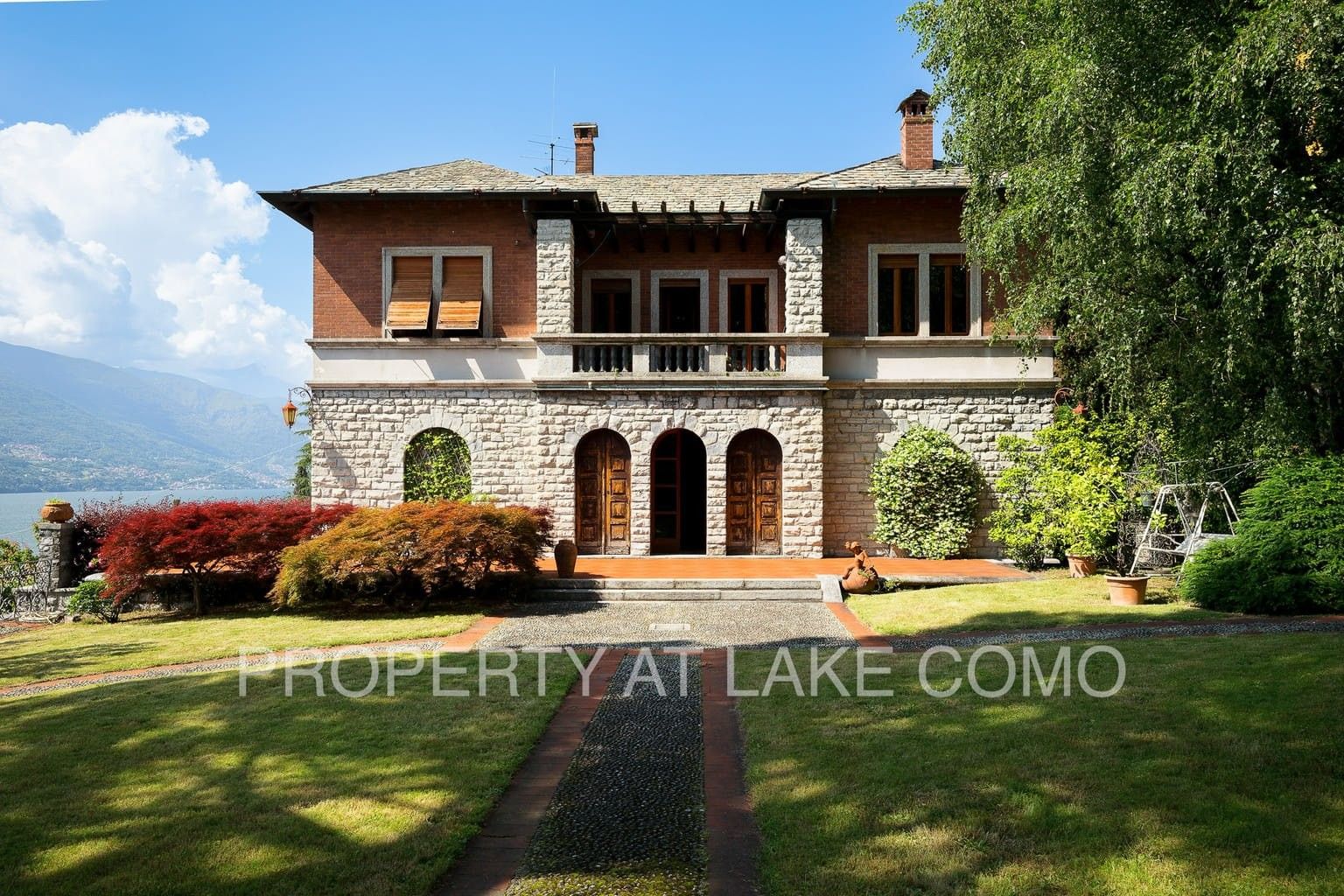 Zdjęcia Zabytkowa willa w Bellano nad jeziorem Como