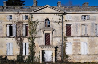 Nieruchomości, Dawne klasztor z zamkiem na południu Francji