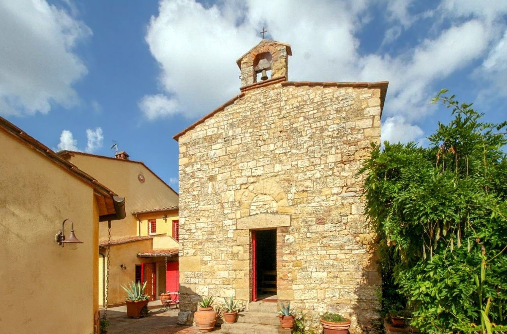 Zdjęcia Toskańska posiadłość z kaplicą w Collemontanino