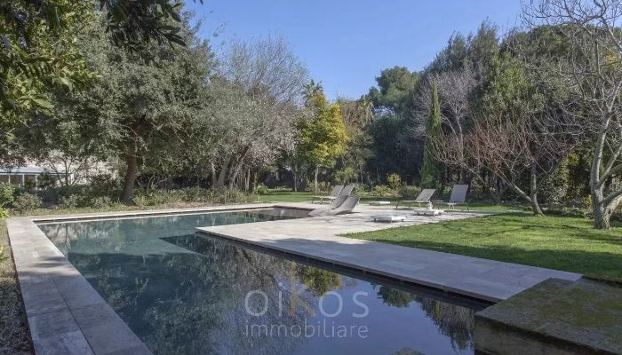 Pałac w Salento z ogrodem i basenem