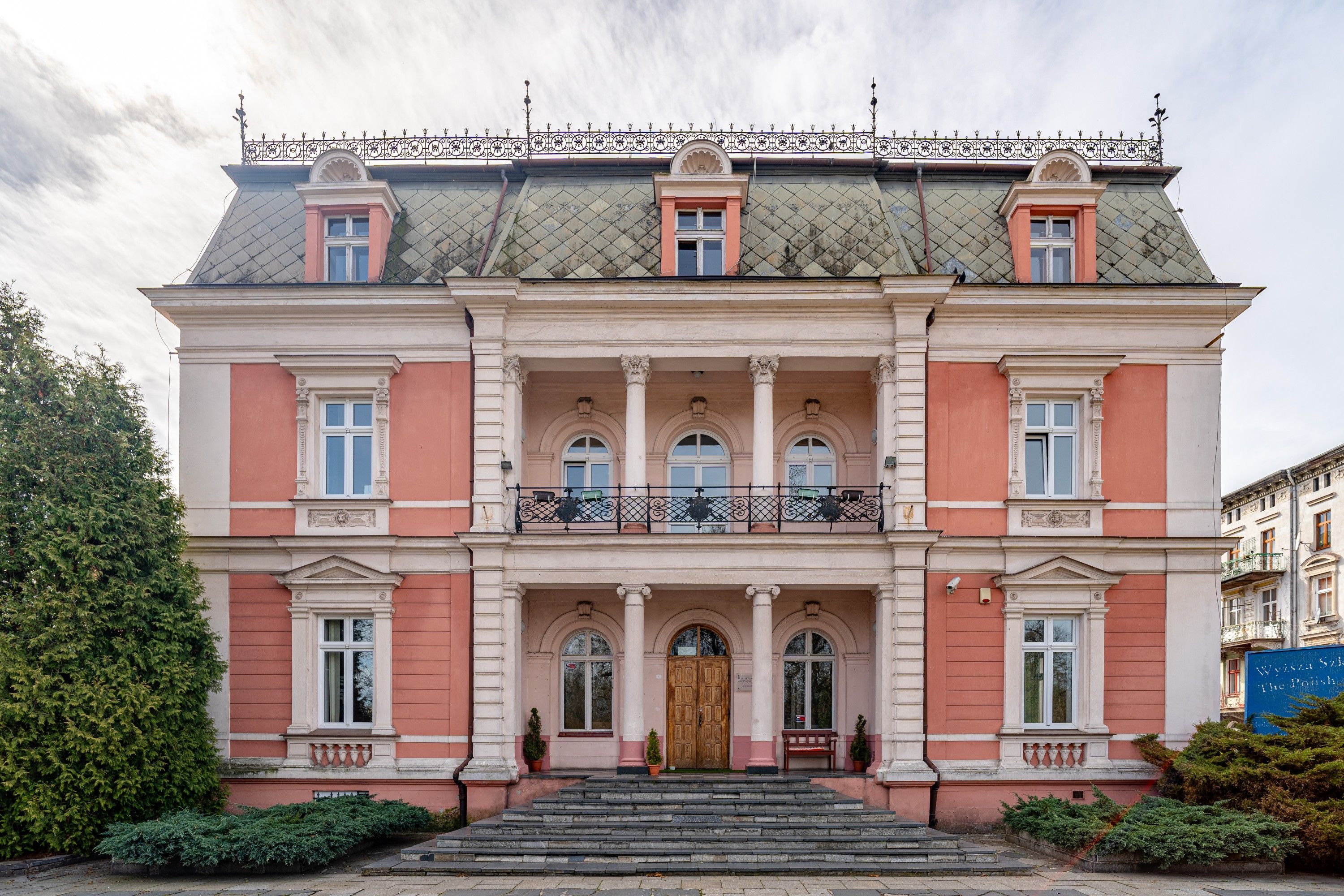 Zdjęcia Odrestaurowana Willa z drugiej połowy XIX wieku - Idealne miejsce na butikowy hotel