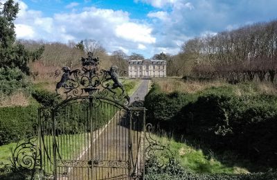 Nieruchomości, Zamek pod Paryżem w północnej Francji z pełną prywatnością