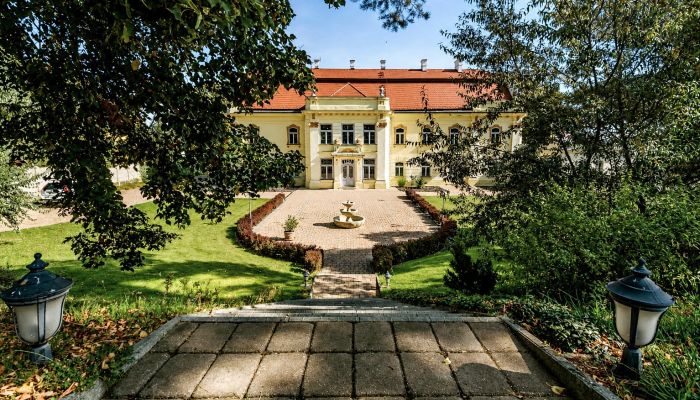 Secesyjny pałac z parkiem w zachodniej Słowacji