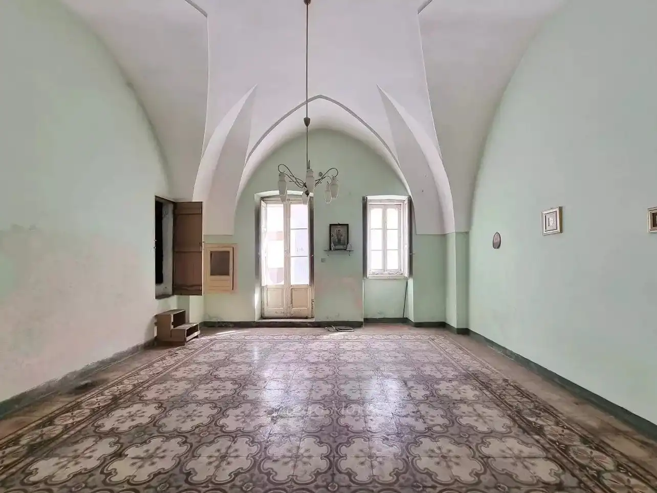 Zdjęcia Starożytny kamienica na sprzedaż w Oria