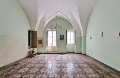 Kamienica Oria, Apulia