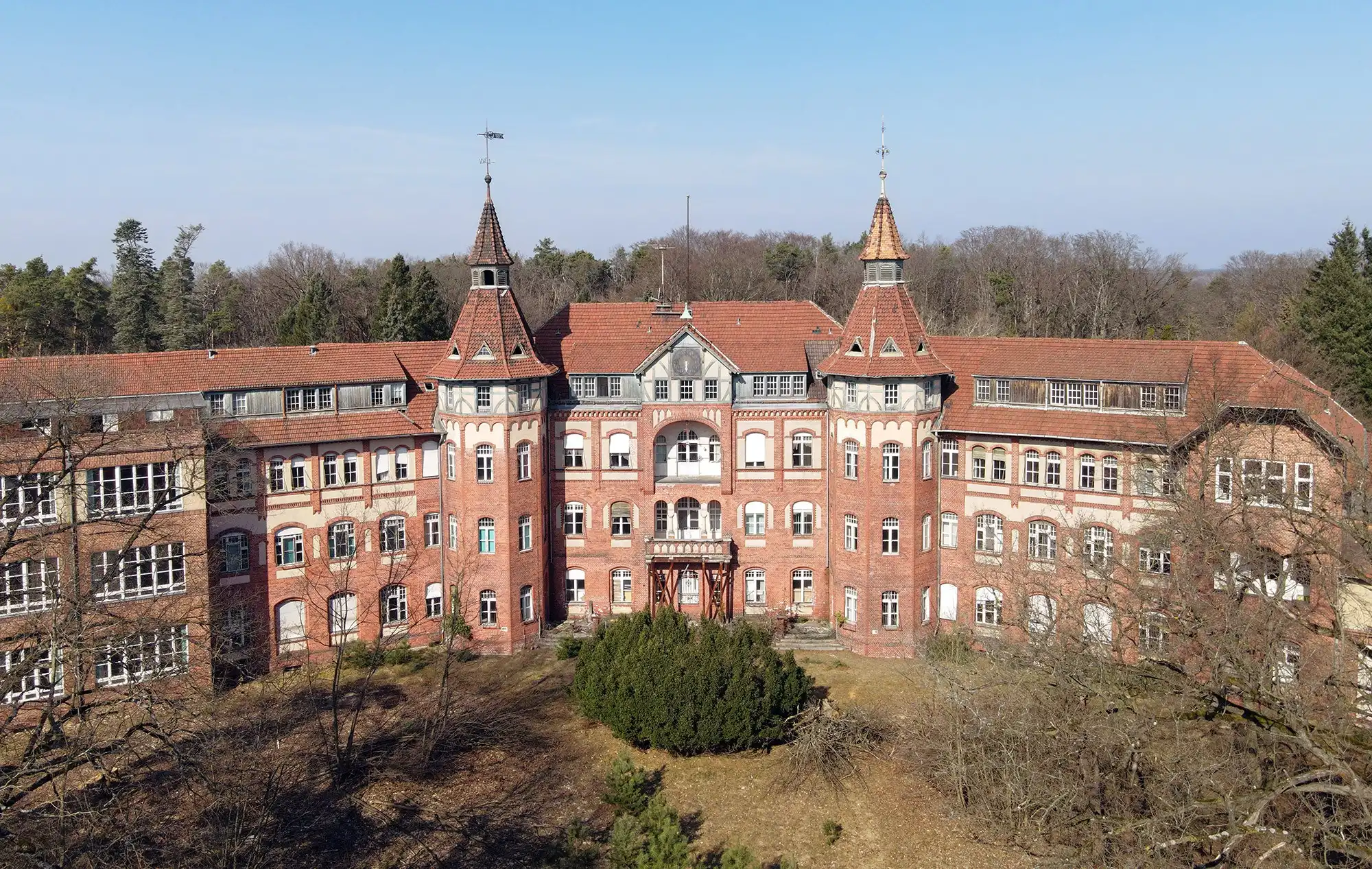 Bilder Historisk egendom i Brandenburgs skogar: Före detta sanatorium