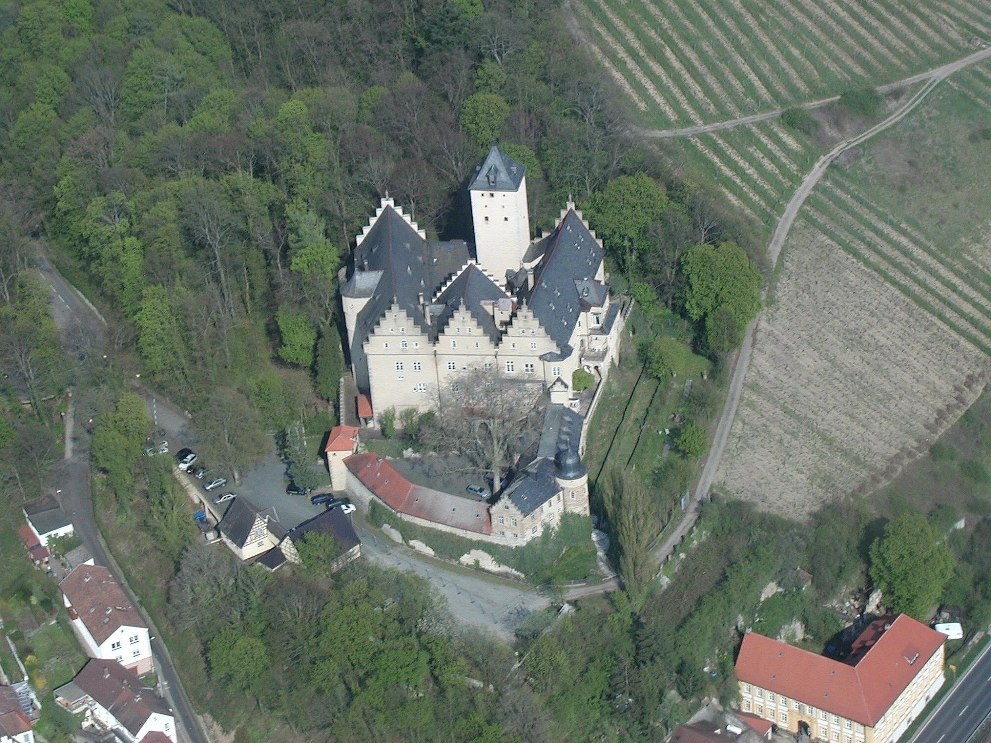 Zdjęcia Duży zespół zamkowy z widokiem na Men, koło Schweinfurtu