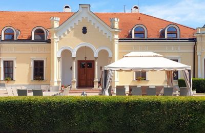 Dwór na sprzedaż Kraj trnawski, Widok z przodu